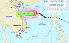 Bão số 8 giảm xuống cấp 10, sóng biển ở Hoàng Sa vẫn cao 5 - 6 m