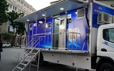 Bộ Y tế bàn giao 10 xe xét nghiệm Covid-19 lưu động cho TP.HCM