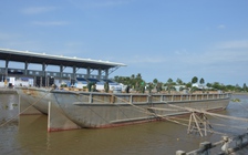 Sóc Trăng bắn pháo hoa… trên sông