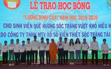 Trao 228 suất học bổng cho sinh viên vượt khó, hiếu học dịp tết