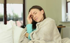 Hỏi nhanh về Covid-19: Tại sao người vẫn ớn lạnh sau khi hết bệnh Covid-19?