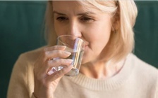 Ngày mới với tin tức sức khỏe: Cách uống nước ngăn ngừa bệnh tật