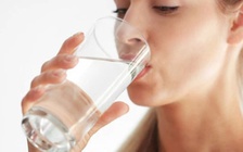 Ngày mới với tin tức sức khỏe: Lúc nào nên uống nước lạnh?