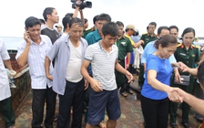 Quảng Trị cám ơn những ngư dân cứu hộ tàu chìm, tránh được thảm họa trên biển