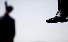 Một phụ nữ chết trong tư thế treo cổ tại nhà riêng