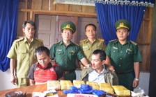 Bắt 2 nghi phạm mang súng, đạn đã lên nòng, vận chuyển 40.000 viên ma túy