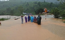 Mưa lũ cô lập nhiều địa phương ở Quảng Trị