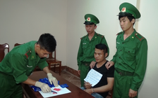 Bắt nghi phạm vận chuyển 7.400 viên ma túy qua biên giới