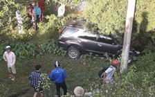 Vây bắt người lái ô tô lao xuống vực sau khi vượt 3 chốt CSGT