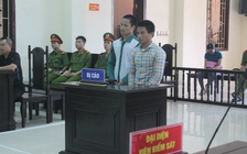 Liều lĩnh sang Lào cưa bom lấy thuốc nổ đem về Việt Nam bán