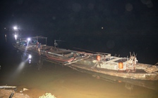 Bắt sà lan hút cát trộm trên sông Thạch Hãn trong đêm