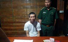 Giấu hơn 700 viên ma túy tổng hợp trong ống quần