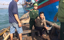 Vượt sóng cùng ngư dân đưa người gặp nạn vào bờ cấp cứu