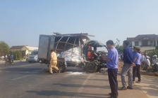 Tai nạn giao thông trên QL1: Cắt cabin, đưa thi thể nạn nhân ra ngoài