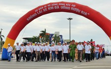 Hơn ngàn người đi bộ kêu gọi không lái xe khi đã uống rượu bia