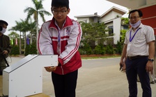 Dịch Covid-19: Cậu học trò chế máy rửa tay tự động để thầy cô bớt khổ