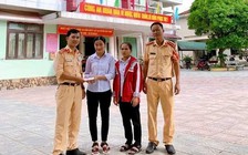 Hai nữ sinh giao nộp 50 triệu đồng nhặt được