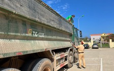 Quảng Bình: 5 tổ CSGT xử phạt 258 trường hợp xe quá khổ, quá tải