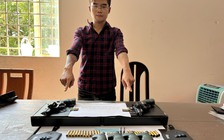 Tây Ninh: Tạm giữ hình sự nam thanh niên vận chuyển 2 khẩu súng rulo và đạn