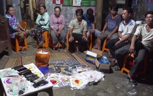 Con bạc miệt vườn thủ sẵn 130 bộ bài, 90 bộ bầu cua để sát phạt