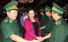 Chủ tịch Quốc hội chúc Tết Bộ đội Biên phòng Bến Tre trong đêm giao thừa