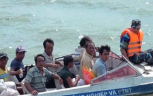 Ghe câu mực chìm trên vùng biển Bến Tre, tài công phát tín hiệu cầu cứu