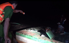 Công an Tiền Giang tóm 3 tàu 'cát tặc' lúc 0 giờ