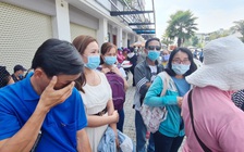 Long An: Khách hàng căng băng rôn bao vây Công ty Bất động sản Trần Anh