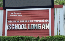 Con bị trường 'bỏ', phụ huynh cầu cứu sở