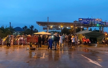 Khoảng 300 người bị kẹt ở cầu Mỹ Lợi vì không có giấy xét nghiệm Covid-19