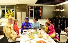 Chồng Tây mặc áo dài chụp ảnh cho ca khúc tết của Thu Minh