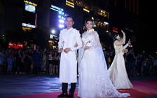 Thúy Diễm - Lương Thế Thành làm vedette trên phố đi bộ