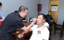 Đàm Vĩnh Hưng trổ tài trang điểm cho ông xã Cẩm Ly