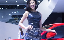 'Người đẹp biển' Đào Thị Hà rạng rỡ trên sàn catwalk