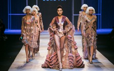 Thanh Hằng khẳng định đẳng cấp khi làm vedette hai show liên tiếp