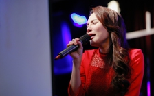 Hồ Quỳnh Hương xúc động nhớ lại thời 'nhà dột cột xiêu'