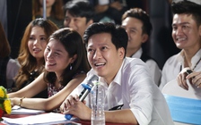 Bị 'ném đá' vì làm mặt lạnh, Trường Giang thân thiện với khán giả miền Tây