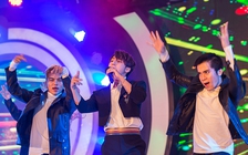 Sơn Tùng M-TP trổ tài ảo thuật trên sân khấu