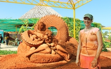 Tượng cát Con Rồng Cháu Tiên giành giải Vô địch nữ điêu khắc tượng cát thế giới