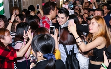 Noo Phước Thịnh bị khán giả vây chặt tại Nhật