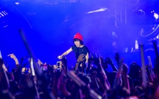 Tiên Tiên quên kịch bản, hát sai lời trước 5.000 khán giả