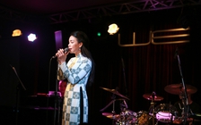 Trà Ngọc Hằng gây bất ngờ khi hát dân ca ngọt lịm