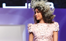 Phạm Hương làm vedette tại Dubai