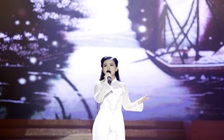 Con gái nuôi Phi Nhung bị nhắc nhở hát chưa cảm xúc