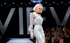 Vũ Thu Phương làm vedette trong show thời trang của mình