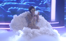 H’Hen Niê bất ngờ và xúc động trước giọng hát của Phạm Lịch