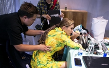 Võ Hoàng Yến bật khóc vì cơn đau cột sống tái phát