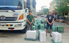 Vận chuyển xe máy, 'tranh thủ' chở thêm 23.000 bao thuốc lá nhập lậu