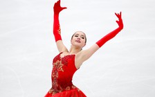 “Hot girl” trượt băng Nga Alina Zagitova bị chỉ trích vì dùng đôi ủng mở cửa