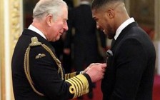 Anthony Joshua tự cách ly vì gặp Thái tử Charles